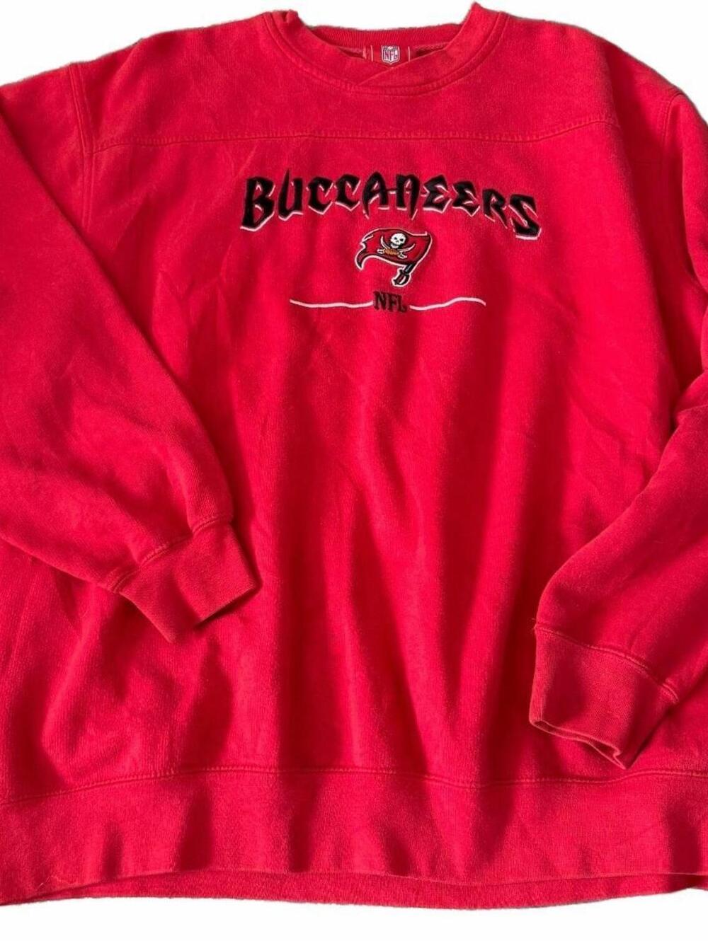Tampa Bay Buccaneers NFL Red Crewneck Sweatshirt Adult XL Embroidered Logo